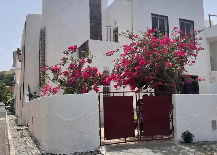 Casa Estrela - Sea & Art Guesthouse